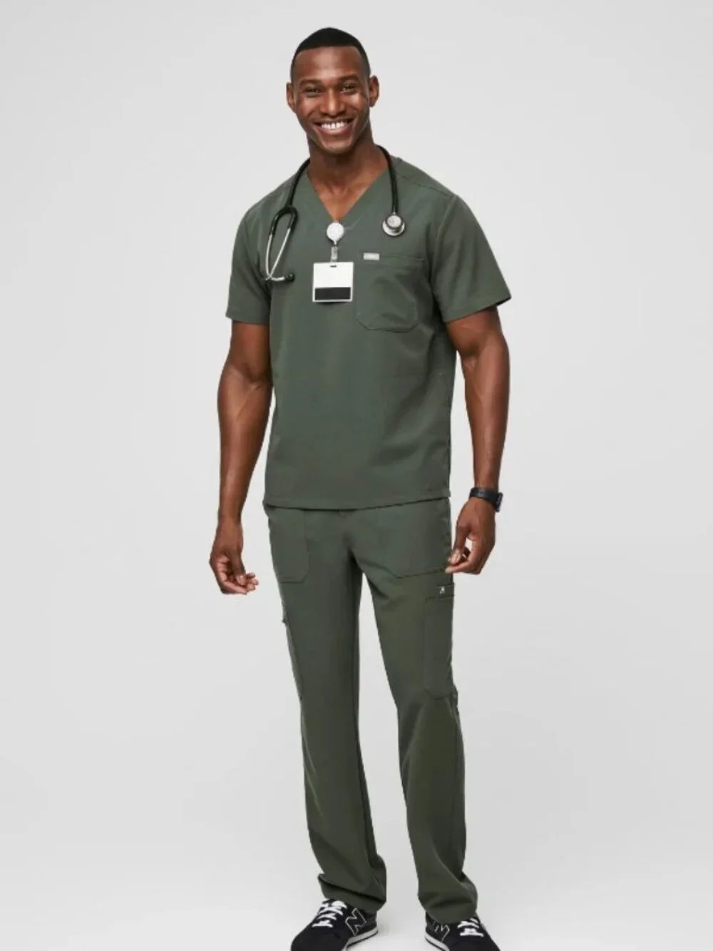 EUC FIGS Chisec™ Scrub Top Men’s V-Neck- PO#2232 Moss in XL